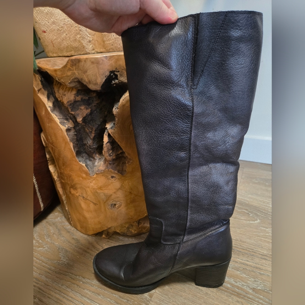 Made in Portugal Knee High Lined Leather Block Heeled Zip Up Boots - Picture 8 of 16
